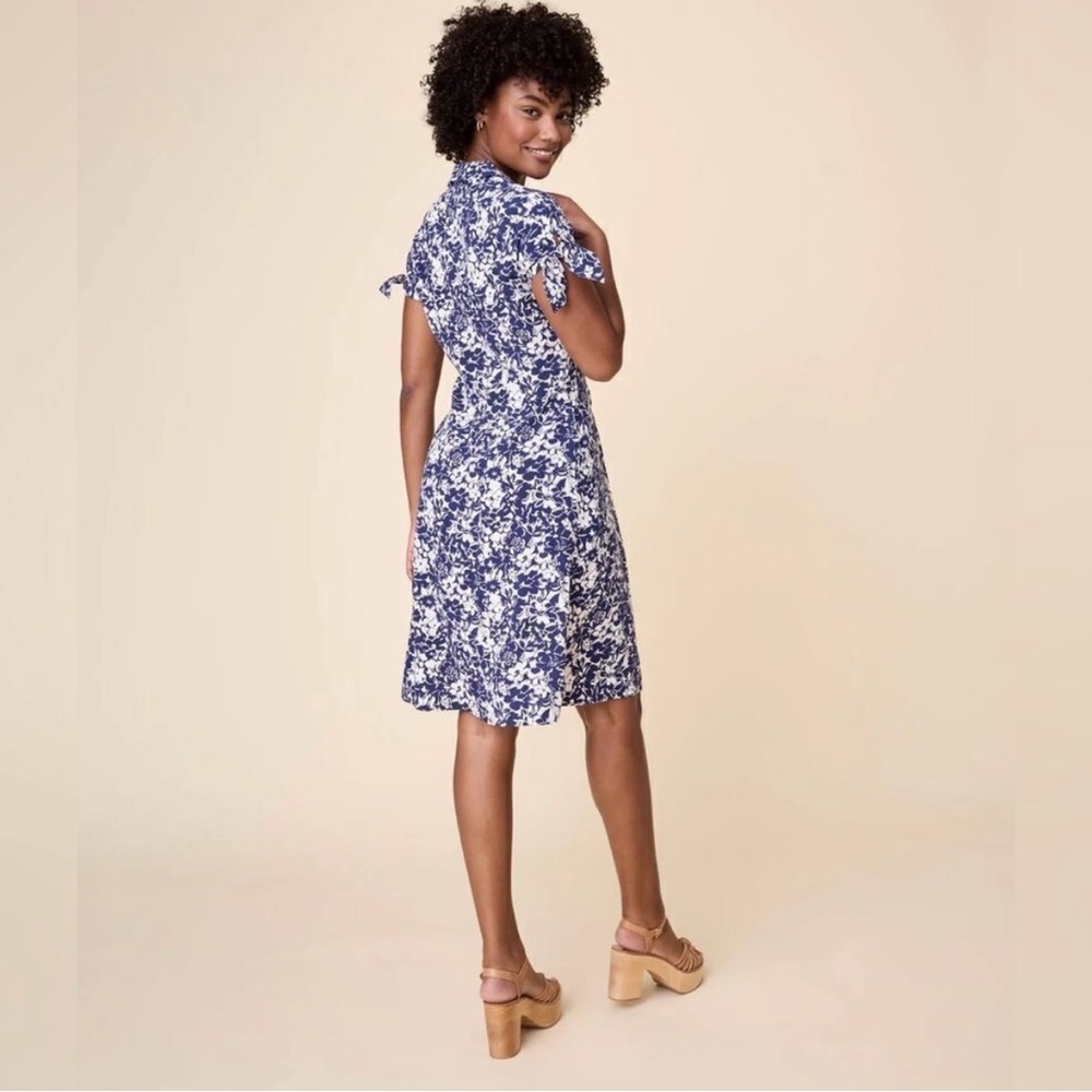 UNTUCKit Blue and White Floral Midi Dress - Picture 2 of 15